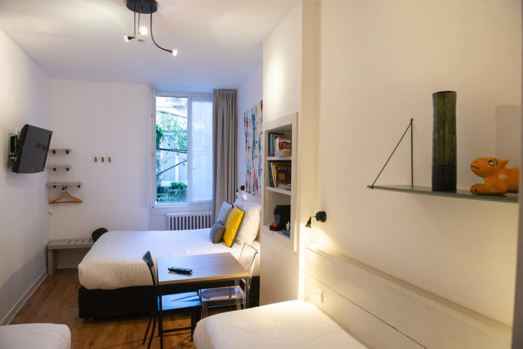 Chambre double familiale côté cour