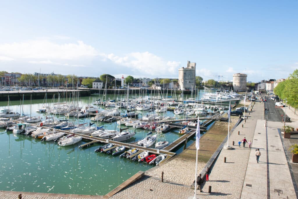 Vue depuis une chambre vue port